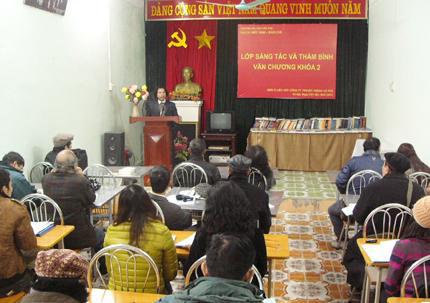 Mở khóa hai lớp sáng tác và thẩm bình văn chương