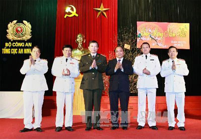 Phó Thủ tướng Nguyễn Xuân Phúc thăm Tổng cục an ninh II và Ủy ban An toàn giao thông quốc gia