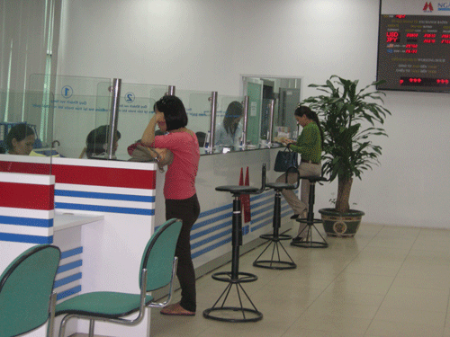 Vẫn áp dụng trần lãi suất tiền gửi bằng VND