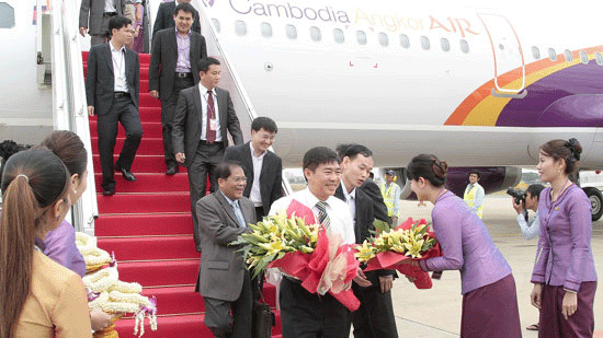 First direct flight links Hanoi and Phnom Penh