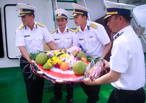 Tưởng niệm chiến sĩ hy sinh bảo vệ Trường Sa