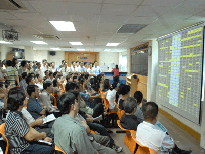 Năm 2013 Thị trường chứng khoán tìm cơ hội trong thách thức