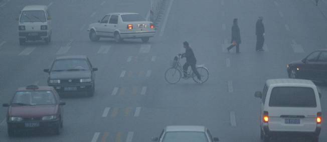 Les Pékinois invités à rester chez eux pour cause de pollution