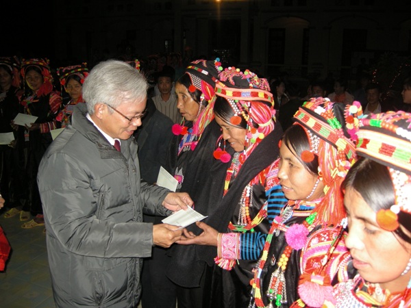Warm love for army and people in the country’s border areas