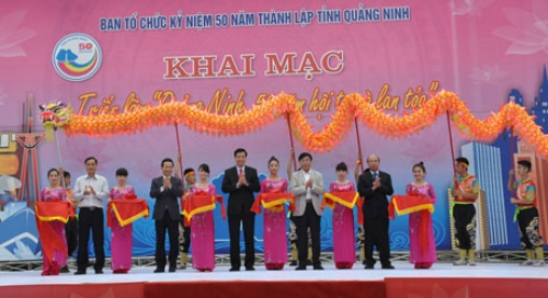 “广宁省凝聚与发扬50周年”展览会在广宁省开幕