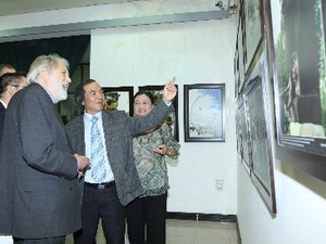 100 photos on Vietnam-UK relations displayed in Hanoi