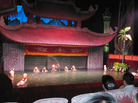 Thang Long water puppetry theatre earns Asian record