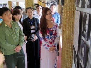 Photo exhibition praises Vietnamese women in war