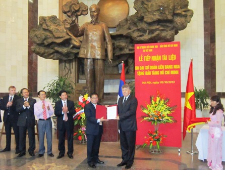 Ho Chi Minh museum receives documents about Vietnam-Soviet Union relations
