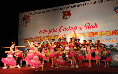Art performance celebrates 50th anniversary of Quang Ninh province