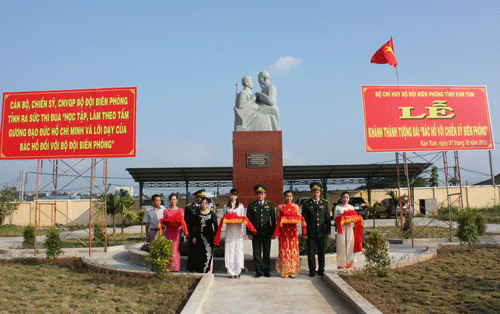 Statue of Uncle Ho and border soldier inaugurated in Kon Tum