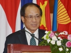 ASEAN chief visits China