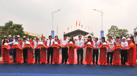 Khánh thành cầu vượt đường sắt tuyến Hà Nội - TP Hồ Chí Minh