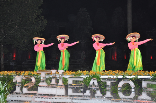 广宁省代表团出席2013年老挝东亚区域旅游论坛会议