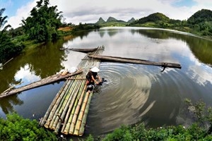 Ouverture de l’exposition Photographies des patrimoines du Vietnam 2013
