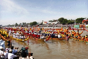Soc Trang  Bientôt le premier Festival de courses de pirogue Ghe Ngo