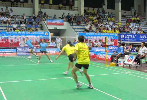 2013年全国中老年羽毛球比赛在广宁省开幕