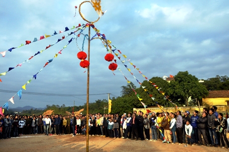 Bientôt la Fête de lancement des boules de Con des trois pays Vietnam-Laos-Chine 2013 à Dien Bien