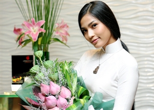 Truong Thi May représentera le Vietnam au concours Miss Univers 2013