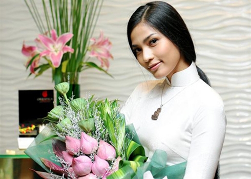 Truong Thi May représentera le Vietnam au concours Miss Univers 2013