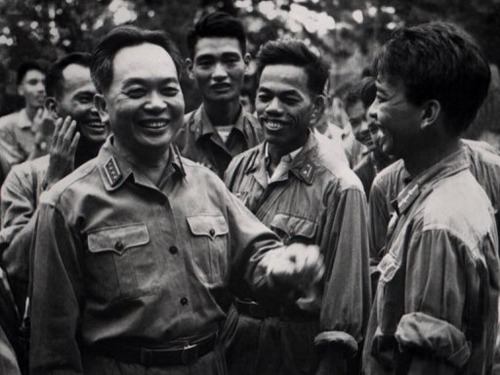 Dư luận Lào, Pháp, Thụy Sĩ và Đức ca ngợi Đại tướng Võ Nguyên Giáp