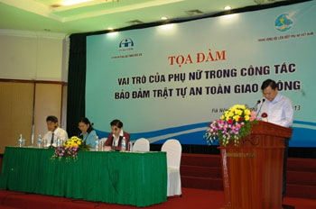 Nâng cao vai trò của phụ nữ trong công tác đảm bảo trật tự an toàn giao thông