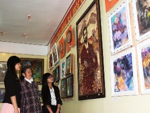 Exposition de peintures sur les anciennes villas de Da Lat