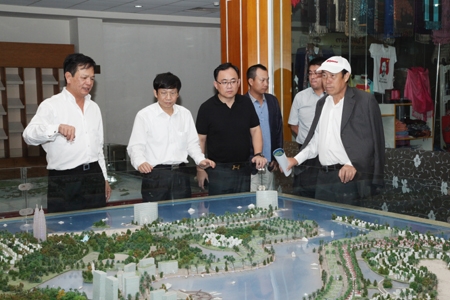 中国地产大亨赴越南巡州岛寻找投资机会