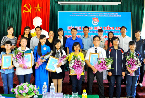 English eloquence contest on Ha Long bay