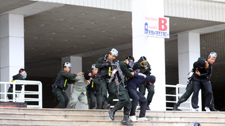 Hanoi organizes defensive manoeuvre 2013