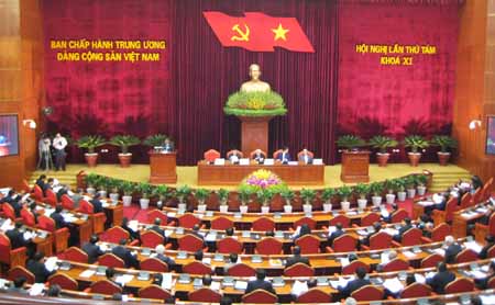Les contenus importants du 8e Plénum du PCV présentés à l ambassade du VN en France
