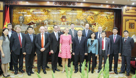 Sweden businesses promote cooperation and investment in Vietnam