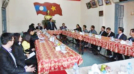 Overseas Vietnamese in Savanakhet head for homeland