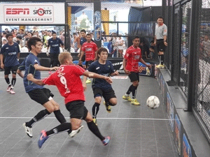Vietnamese team wins int’l street football champs