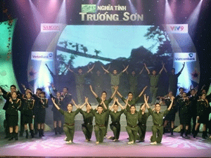 Art performance commemorates Truong Son soldiers