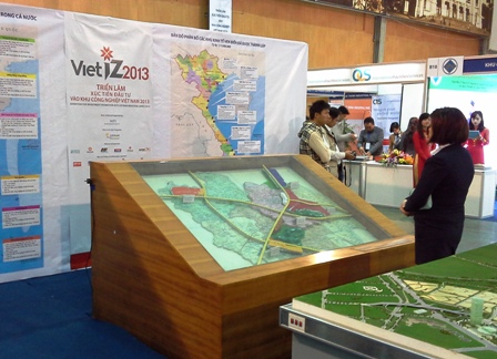 VietIZ 2013 opens in Hanoi
