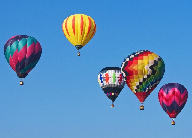 Hot air balloons flies in five northern provinces and cities