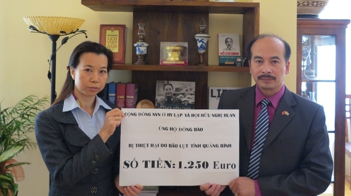 Cộng đồng người Việt Nam tại Hy Lạp ủng hộ đồng bào miền Trung