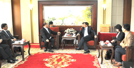 广宁省省委书记范明正会见越南-日本三重省友好协会代表团