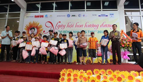 Ngày hội Hoa hướng dương Vì bệnh nhi ung thư 2013
