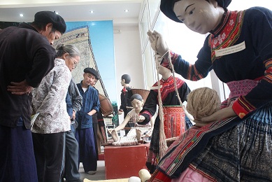 Triển lãm văn hóa truyền thống và trang phục các dân tộc Việt Nam