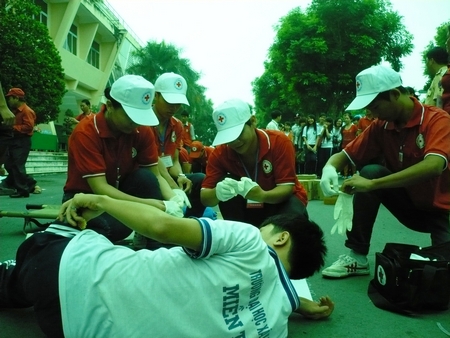 Hội thi sơ cấp cứu tai nạn giao thông đường bộ tỉnh Vĩnh Long năm 2013