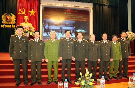 Đảng ủy Công an Trung ương hướng dẫn nội dung, phương pháp truyền đạt Nghị quyết Trung ương 8 khóa XI