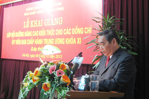 Khai mạc lớp bồi dưỡng nâng cao kiến thức cho các đồng chí Ủy viên Trung ương Đảng