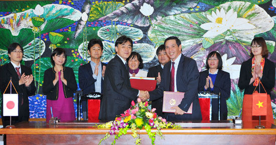 JICA granted USD447 million for two transport projects in Hanoi