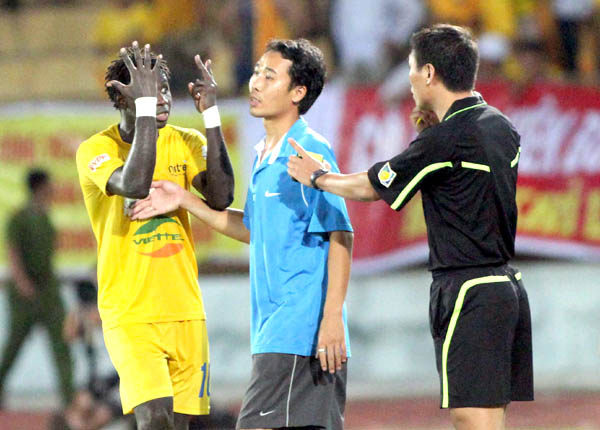 Professional training course for referees to welcome 2014 season