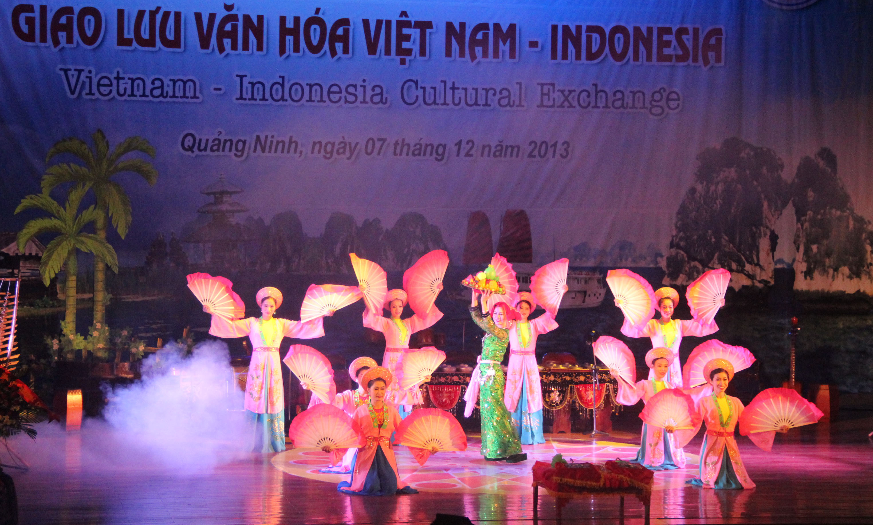“越南-印尼文化之夜”艺术交流会在下龙市举行