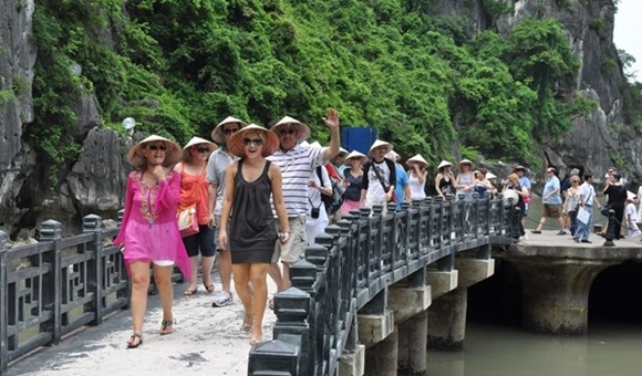 Over 7 5 million foreign tourists visit Vietnam in 2013