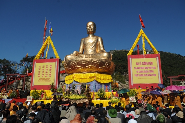 缅怀陈仁宗佛皇涅槃705周年大典暨陈仁宗佛皇塑像落成典礼隆重举行