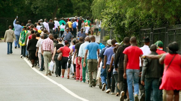 Thousands of South Africans queue to say goodbye to Mandela